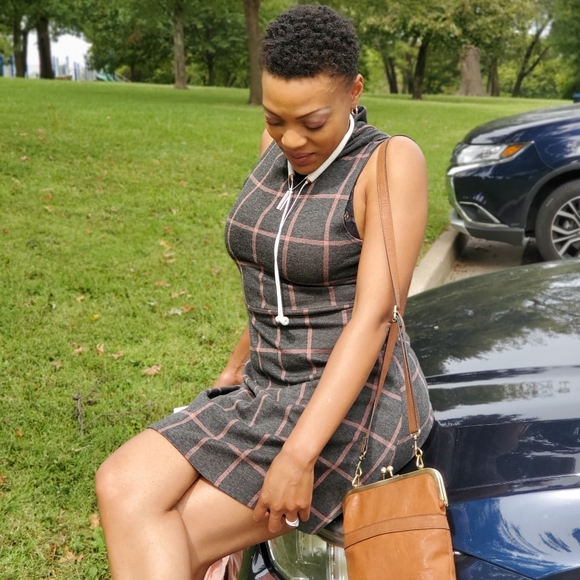 Meet your Posher, The Nomadic Butterfly - Picture 3 of 3